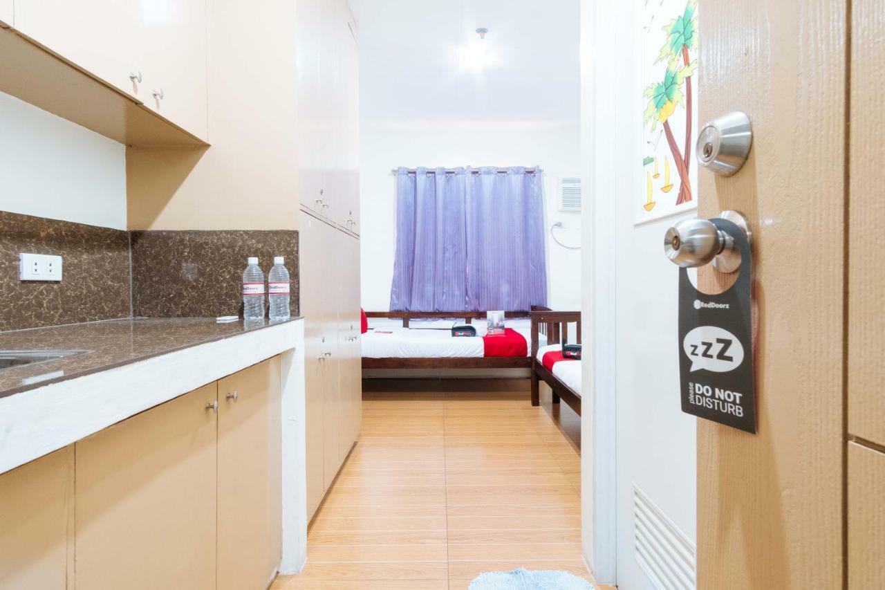 Reddoorz Near Robinsons Place Manila Exterior photo