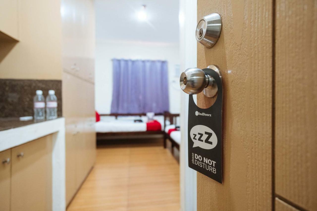 Reddoorz Near Robinsons Place Manila Exterior photo